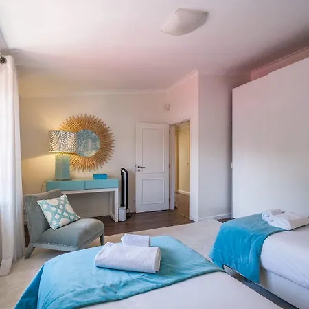 Villa Seafront Unit 1 *