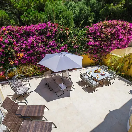 Seafront Unit 1 Villa *