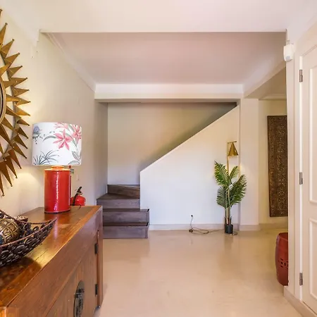 Villa Seafront Unit 1 *