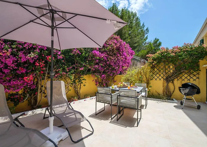 Villa Seafront Unit 1