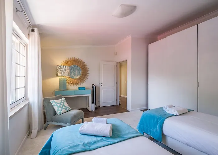 Villa Seafront Unit 1 *