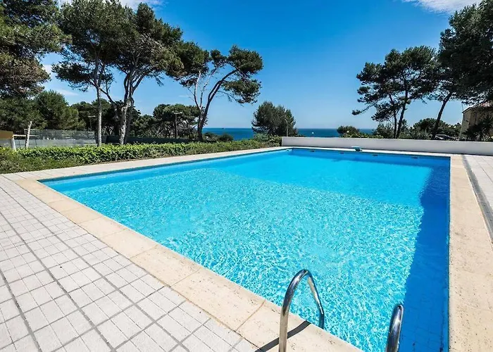 Seafront Unit 1 Villa *